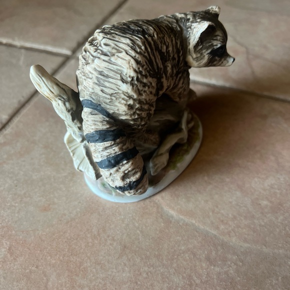 Vintage raccoon by Homco, statue 1423 ceramic figurine. - Picture 5 of 7